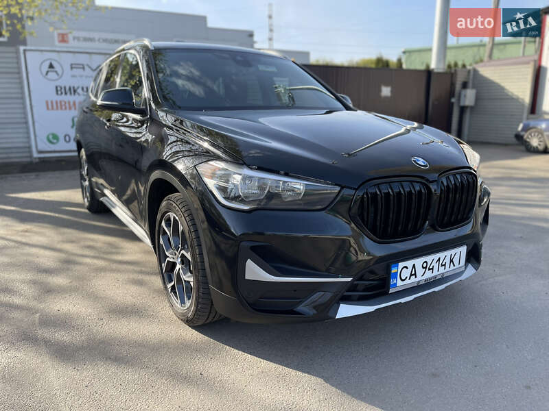 Внедорожник / Кроссовер BMW X1 2021 в 