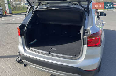 Внедорожник / Кроссовер BMW X1 2017 в 