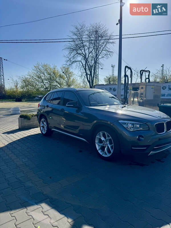 Внедорожник / Кроссовер BMW X1 2013 в 