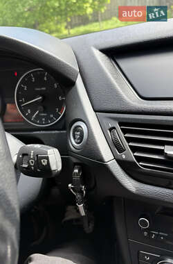 Позашляховик / Кросовер BMW X1 2011 в 