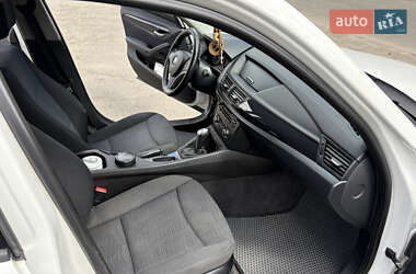 Позашляховик / Кросовер BMW X1 2011 в 