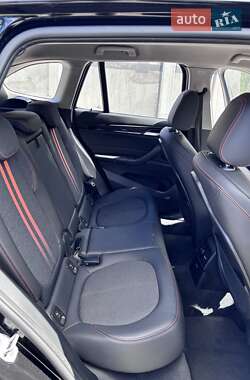 Позашляховик / Кросовер BMW X1 2019 в 