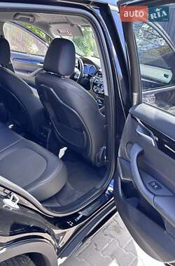 Позашляховик / Кросовер BMW X1 2019 в 