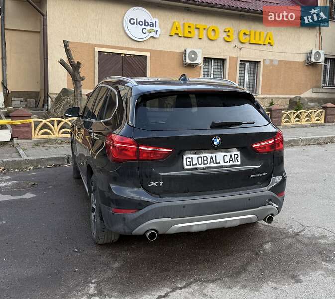 Позашляховик / Кросовер BMW X1 2018 в 