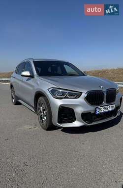 Внедорожник / Кроссовер BMW X1 2020 в 