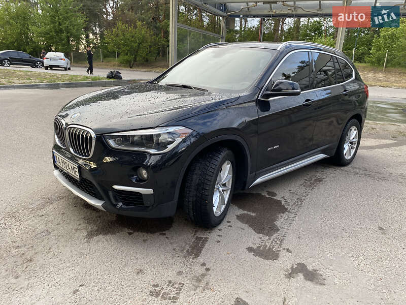 Позашляховик / Кросовер BMW X1 2015 в 