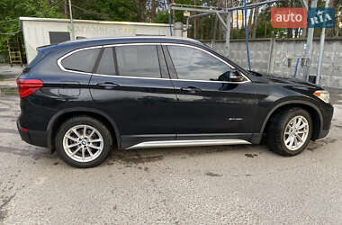Позашляховик / Кросовер BMW X1 2015 в 