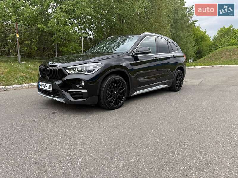 Позашляховик / Кросовер BMW X1 2016 в 