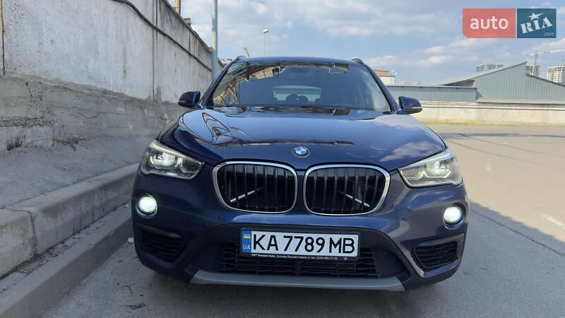 Позашляховик / Кросовер BMW X1 2018 в 