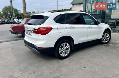 Позашляховик / Кросовер BMW X1 2018 в 