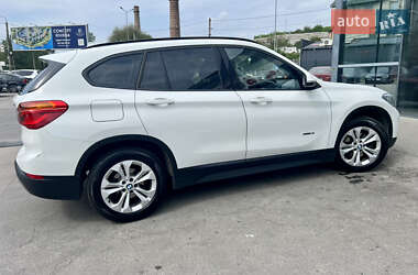 Позашляховик / Кросовер BMW X1 2018 в 