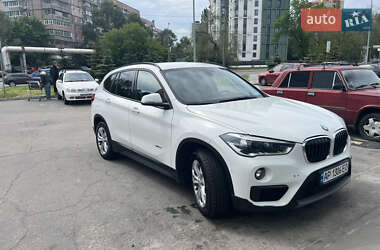 Позашляховик / Кросовер BMW X1 2018 в 