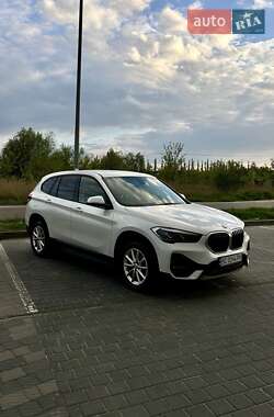 Позашляховик / Кросовер BMW X1 2022 в 