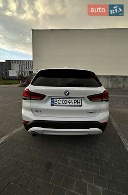 Позашляховик / Кросовер BMW X1 2022 в 