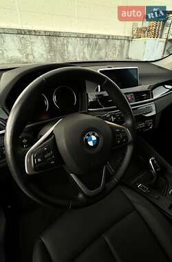Позашляховик / Кросовер BMW X1 2022 в 