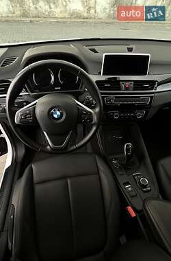 Позашляховик / Кросовер BMW X1 2022 в 