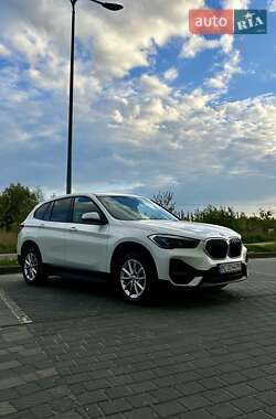 Позашляховик / Кросовер BMW X1 2022 в 