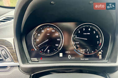 Позашляховик / Кросовер BMW X1 2020 в 