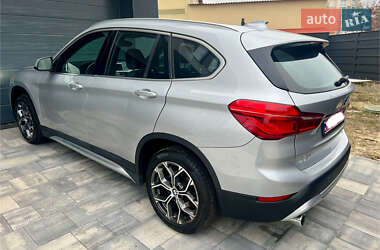 Позашляховик / Кросовер BMW X1 2020 в 