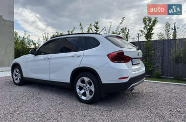 Позашляховик / Кросовер BMW X1 2013 в 