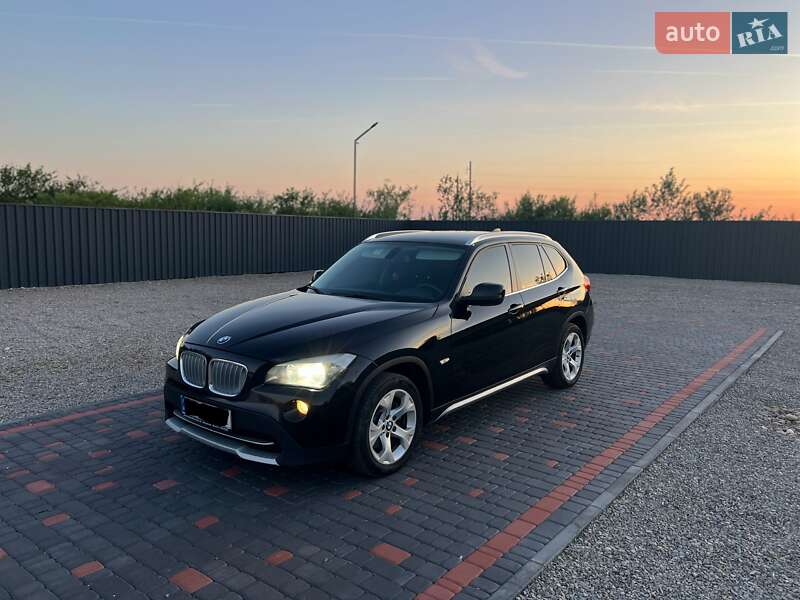 Позашляховик / Кросовер BMW X1 2010 в 