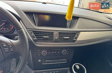 Позашляховик / Кросовер BMW X1 2012 в 