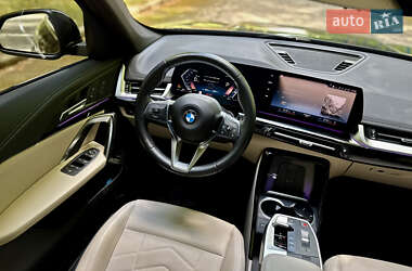 Позашляховик / Кросовер BMW X1 2023 в 