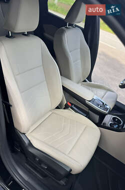 Позашляховик / Кросовер BMW X1 2023 в 