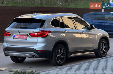 Позашляховик / Кросовер BMW X1 2016 в 