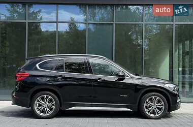 Позашляховик / Кросовер BMW X1 2017 в 