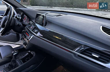 Позашляховик / Кросовер BMW X1 2017 в 