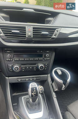 Внедорожник / Кроссовер BMW X1 2013 в 