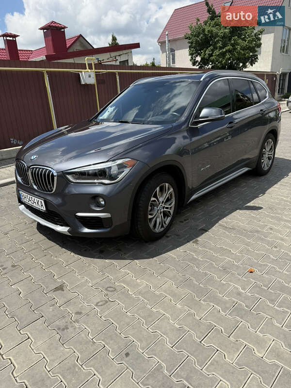 Внедорожник / Кроссовер BMW X1 2017 в 