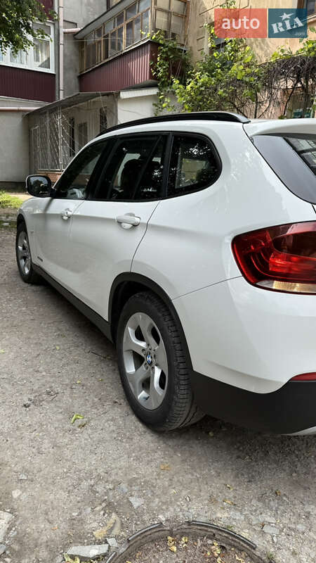 Позашляховик / Кросовер BMW X1 2011 в Чернівцях