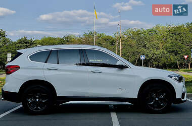 Позашляховик / Кросовер BMW X1 2016 в 