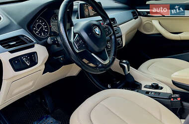 Позашляховик / Кросовер BMW X1 2016 в 