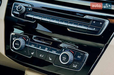 Позашляховик / Кросовер BMW X1 2016 в 