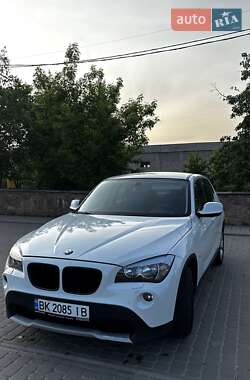 Внедорожник / Кроссовер BMW X1 2011 в 