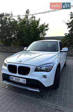 Внедорожник / Кроссовер BMW X1 2011 в 