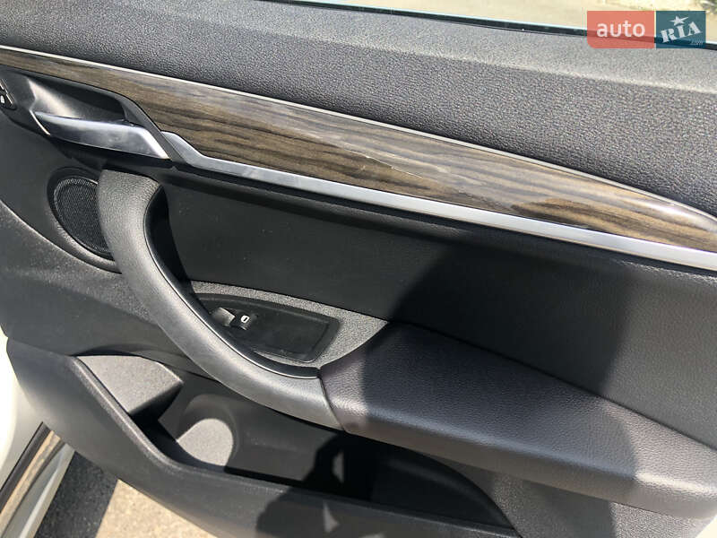 Позашляховик / Кросовер BMW X1 2016 в Харкові