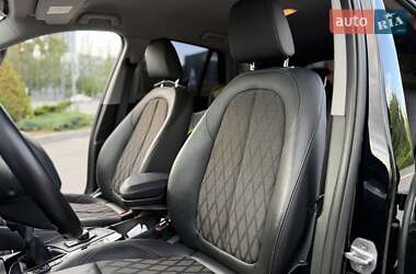 Позашляховик / Кросовер BMW X1 2020 в 