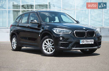 Позашляховик / Кросовер BMW X1 2017 в 