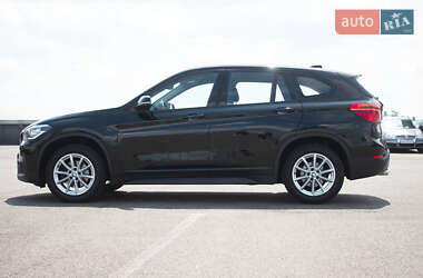 Позашляховик / Кросовер BMW X1 2017 в 