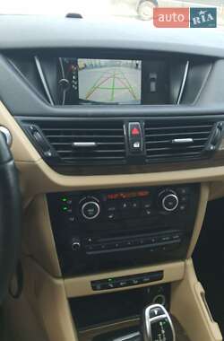 Позашляховик / Кросовер BMW X1 2014 в 