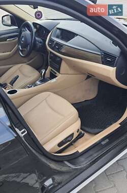 Позашляховик / Кросовер BMW X1 2014 в 