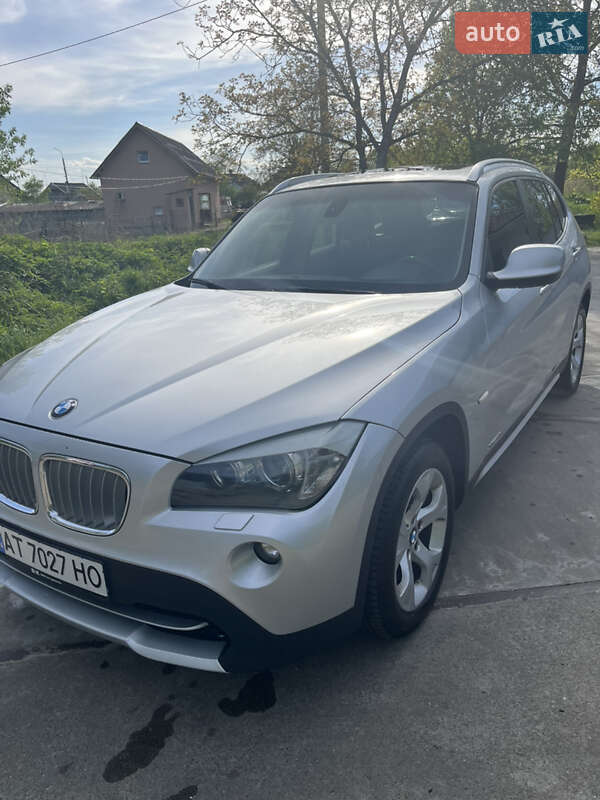 Внедорожник / Кроссовер BMW X1 2011 в Калуше