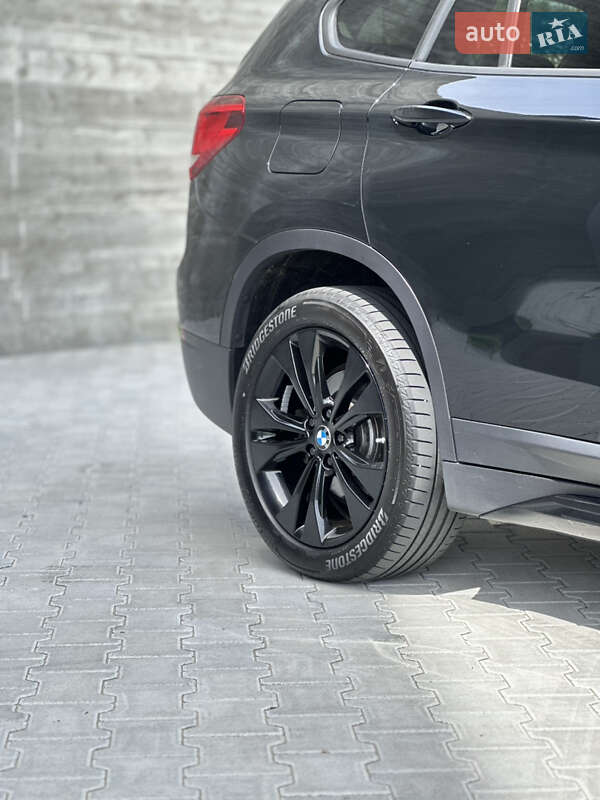 Позашляховик / Кросовер BMW X1 2021 в Чернівцях