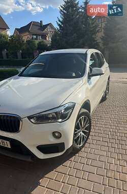 Внедорожник / Кроссовер BMW X1 2017 в 