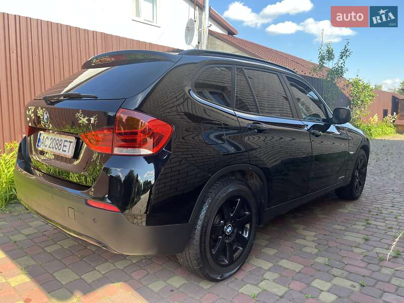 Внедорожник / Кроссовер BMW X1 2010 в Луцке