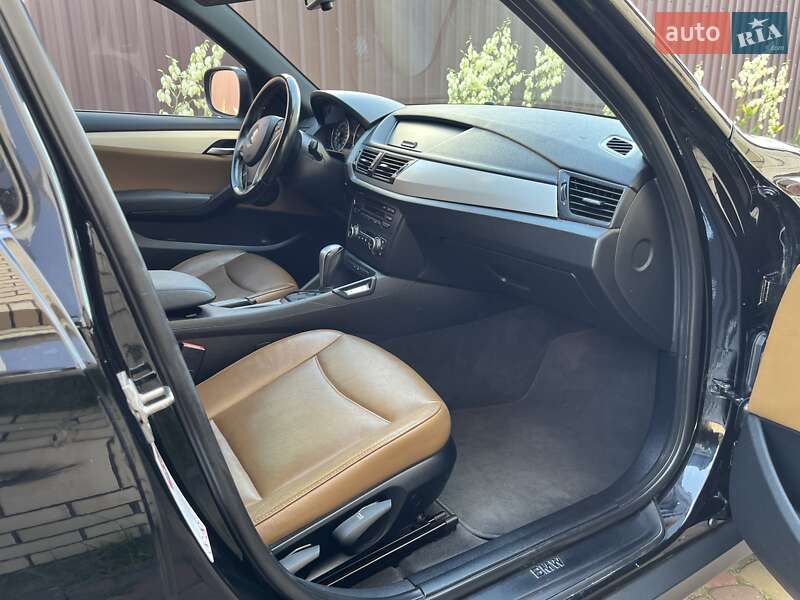 Внедорожник / Кроссовер BMW X1 2010 в Луцке
